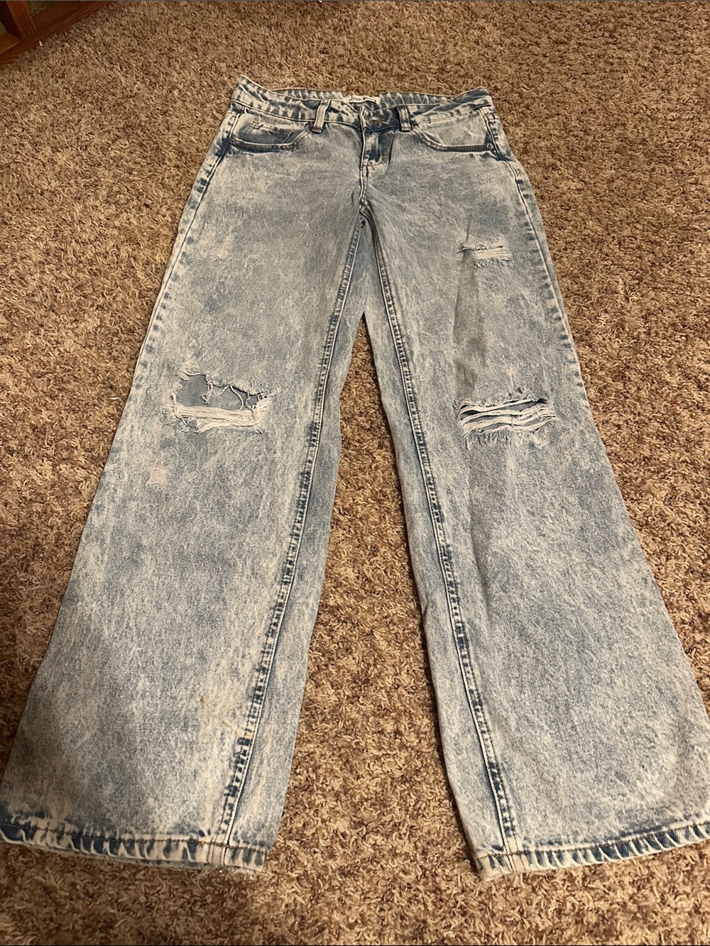Light Wash Distressed Wide-Leg Women’s Jeans